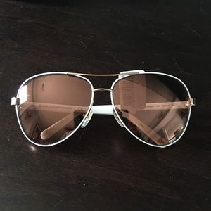 DVF aviator sunglasses/NWT and case
